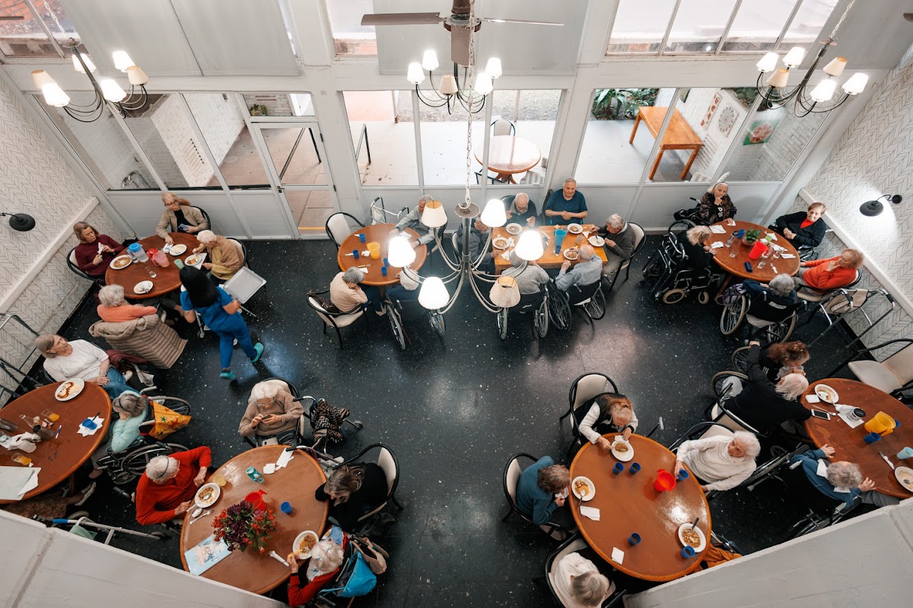 Amplio comedor principal de la residencia Amábilis