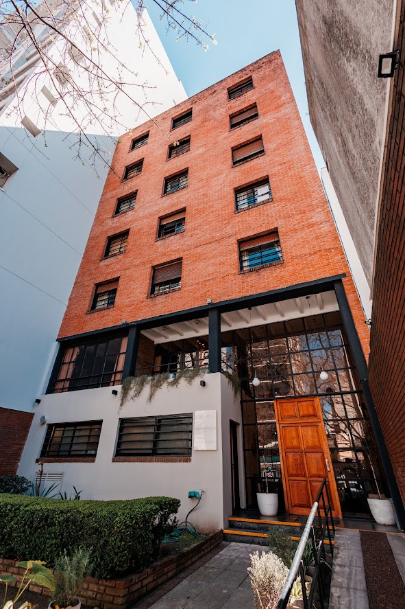 Fachada principal de la residencia Amábilis - Vista exterior completa